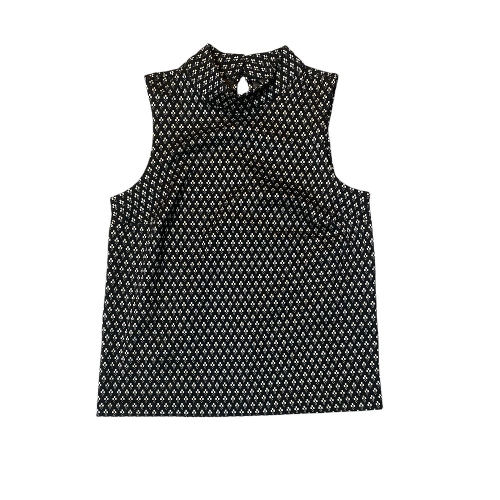 Black and white triangle design top
